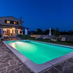 Hébergement de vacances Danieli Ii *